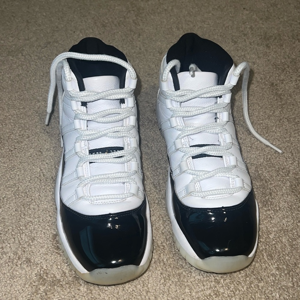 AIR JORDAN 11 RETRO SZ 6.5